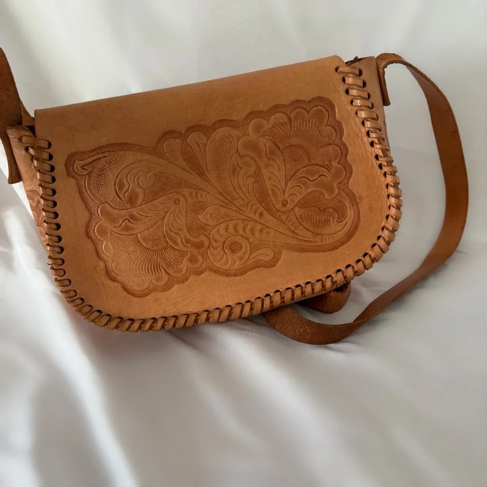 Vintage 70s tooled leather purse crossbody tan brown